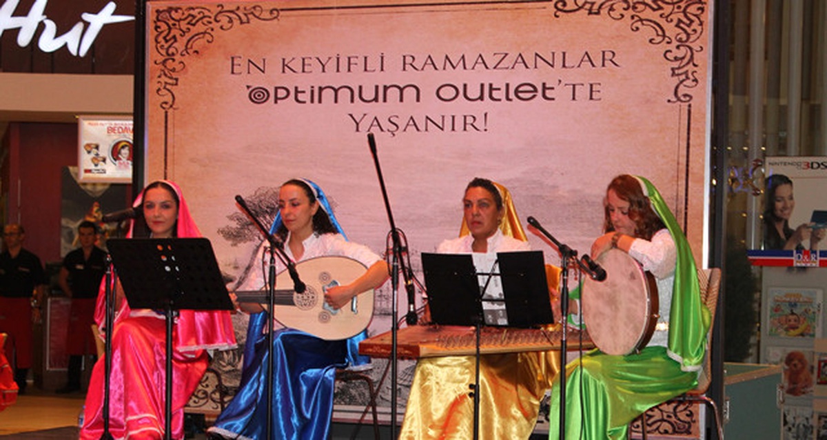 İstanbul Optimum Outlet\'in Ramazan Sokağı\'nda Yaşanır