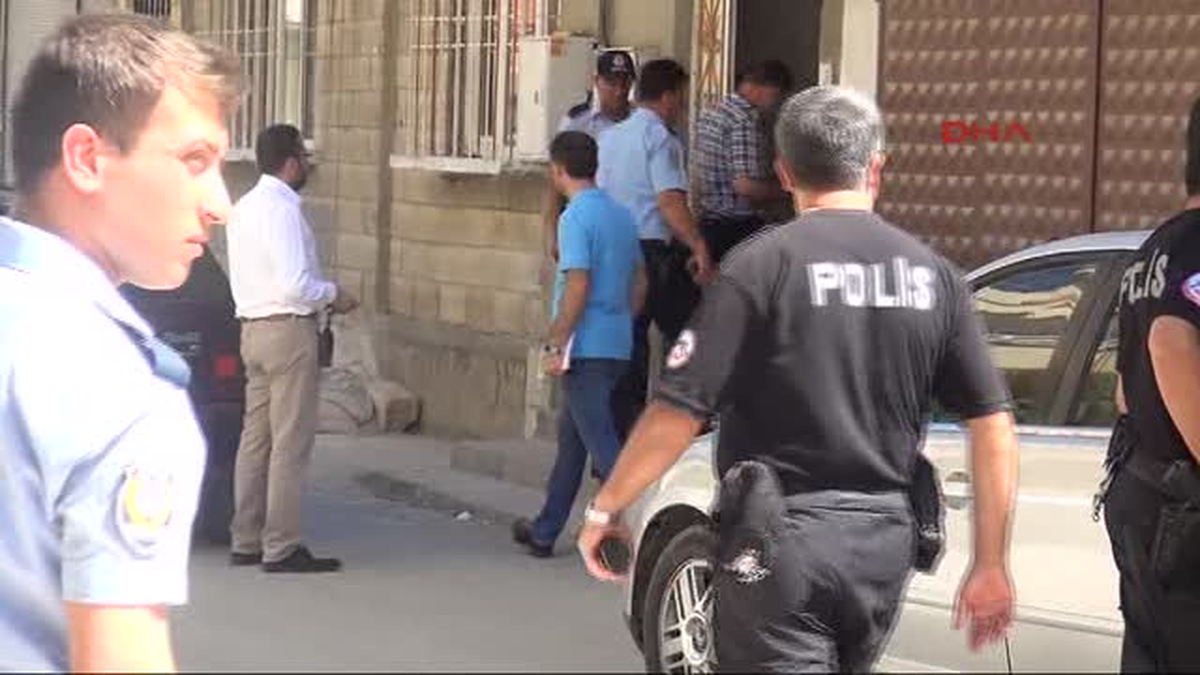 Gaziantep\'te Eşini Kayınpederinin Evinde Rehin Aldı