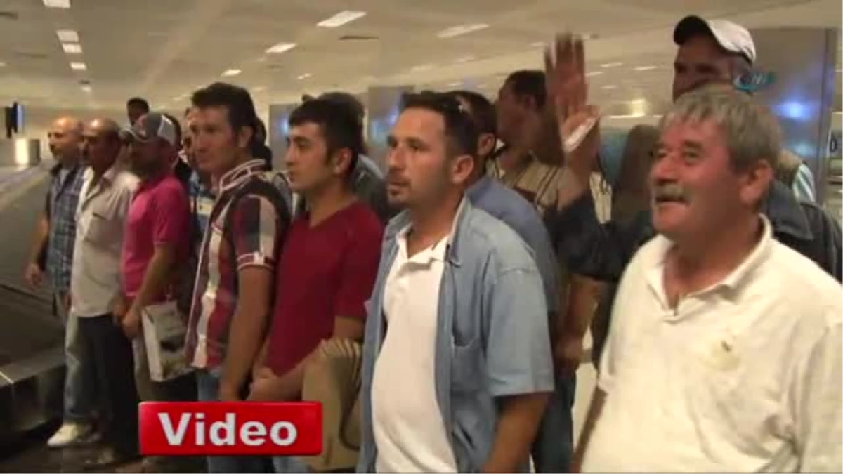 Libya\'daki Türk İşçiler, Türkiye\'ye Dönmeye Başladı
