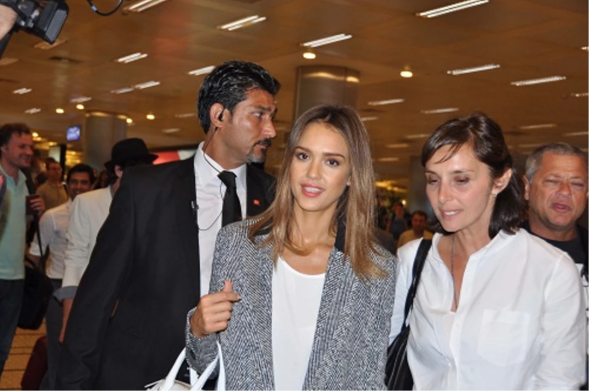 Magnum\'un Marka Yüzü Jessica Alba İlk Kez Türkiye\'de