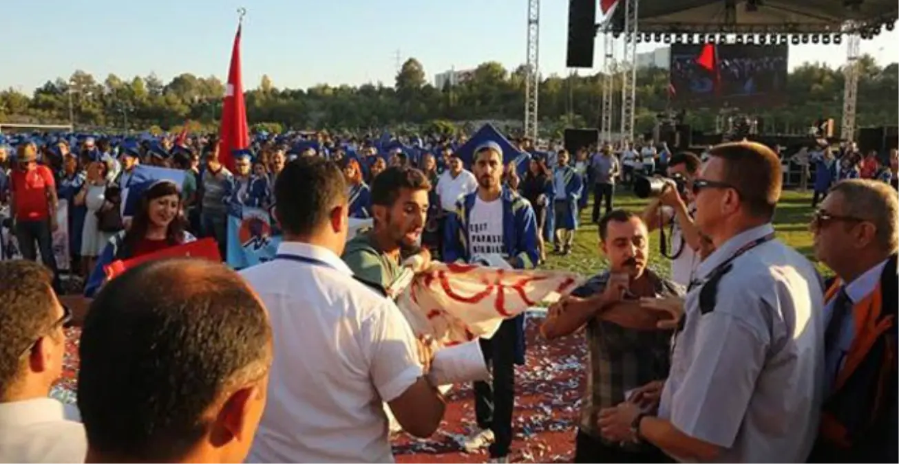 Mersin Üniversitesi Mezuniyetinde Soma Gerginliği