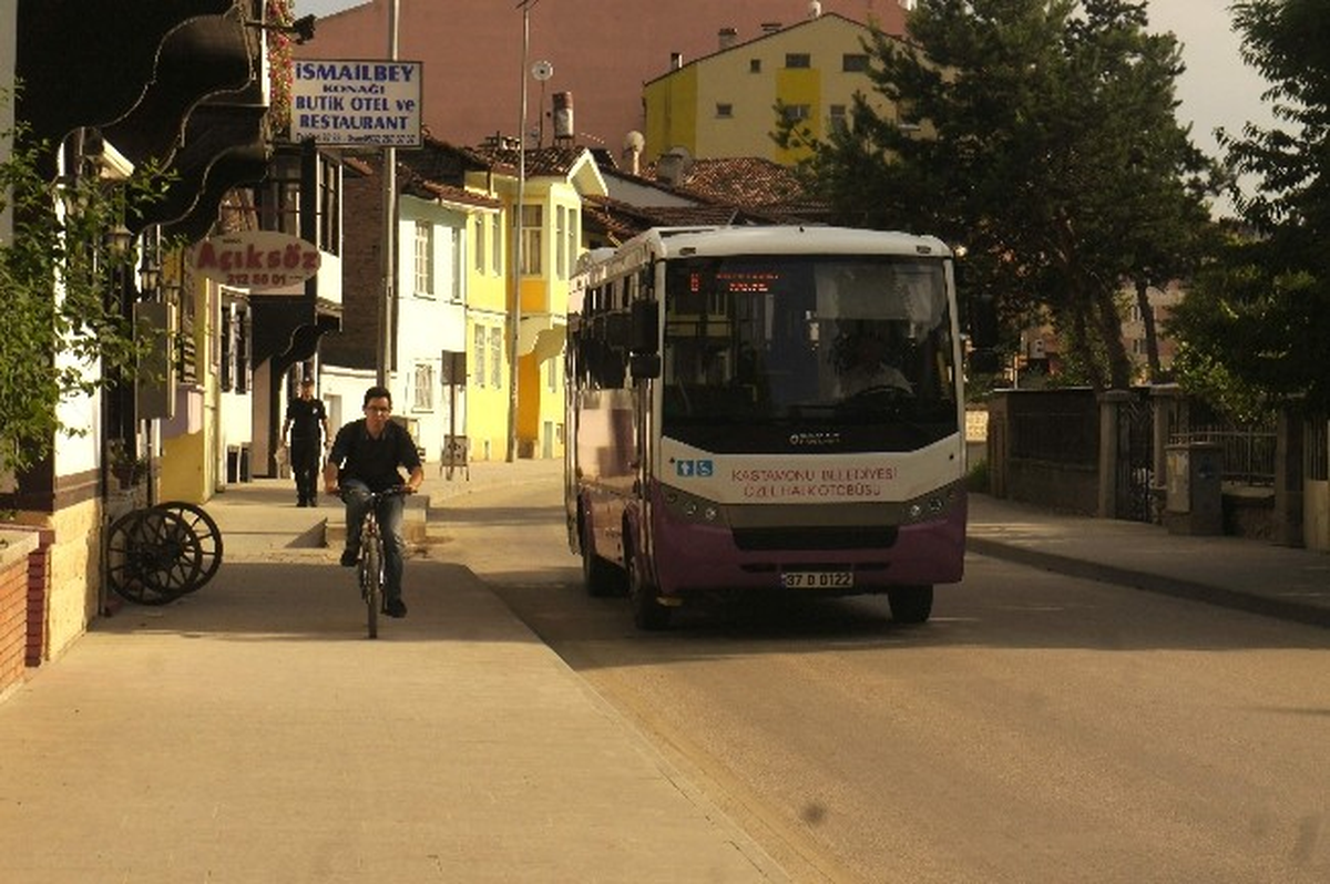 Paso Vermeyen Özel Halk Otobüslerini Protesto Ediyor