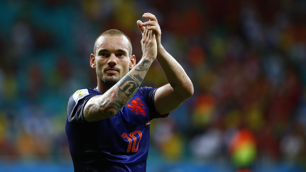Sneijder Sert Cevap Verdi