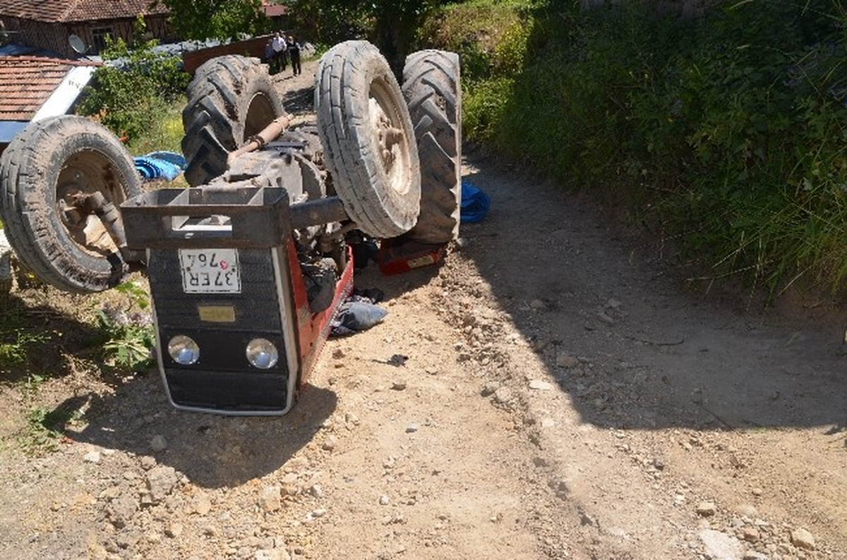 Traktör Şarampole Yuvarlandı: 1 Ölü, 1 Yaralı