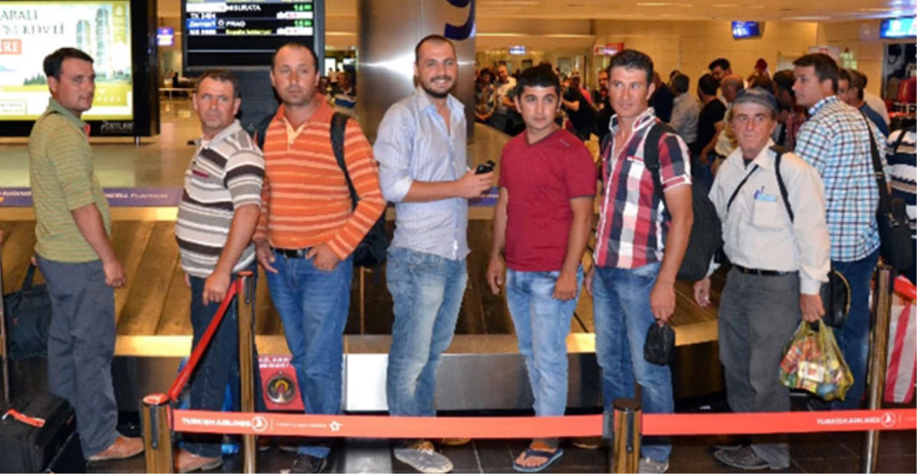Türk İşçiler Libya\'dan Dönüyor