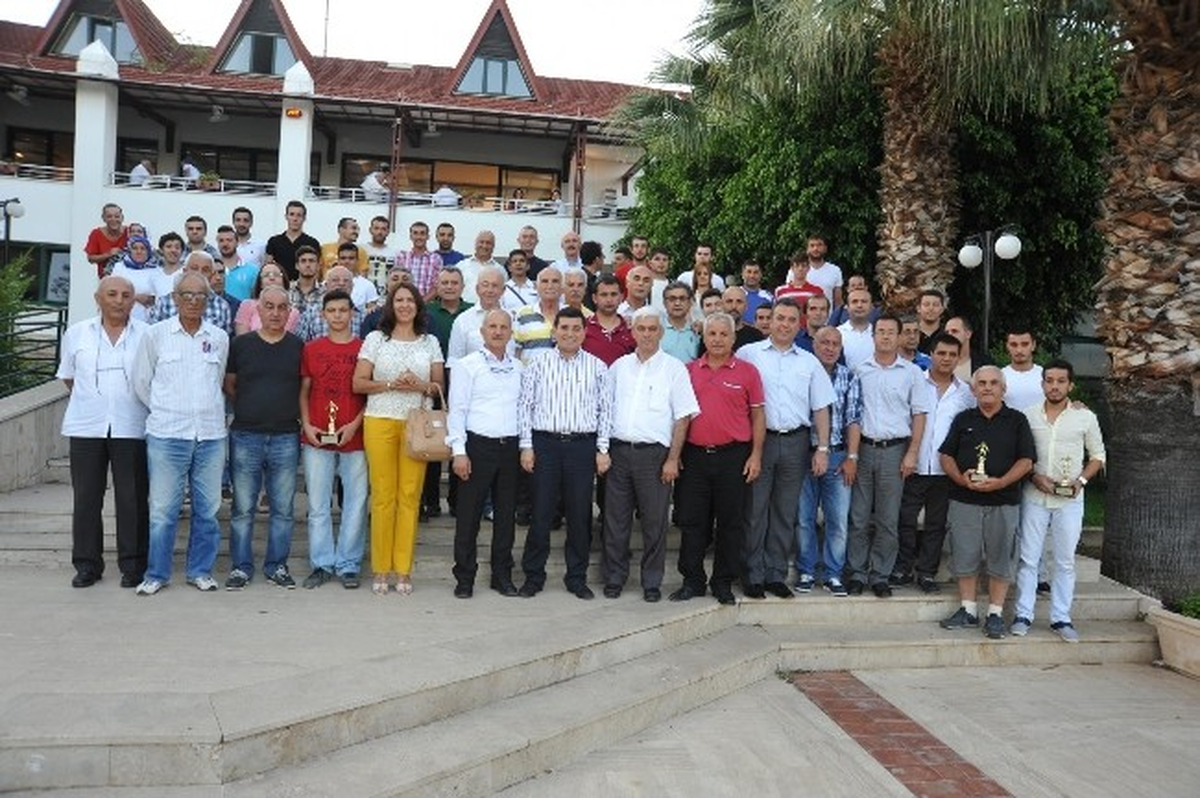 Tütüncü\'den Şampiyonlara Kupa