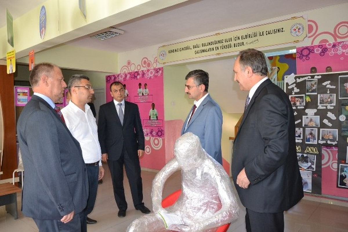 Vali Bektaş Manisa Bilim ve Sanat Merkezi\'nde İncelemede Bulundu