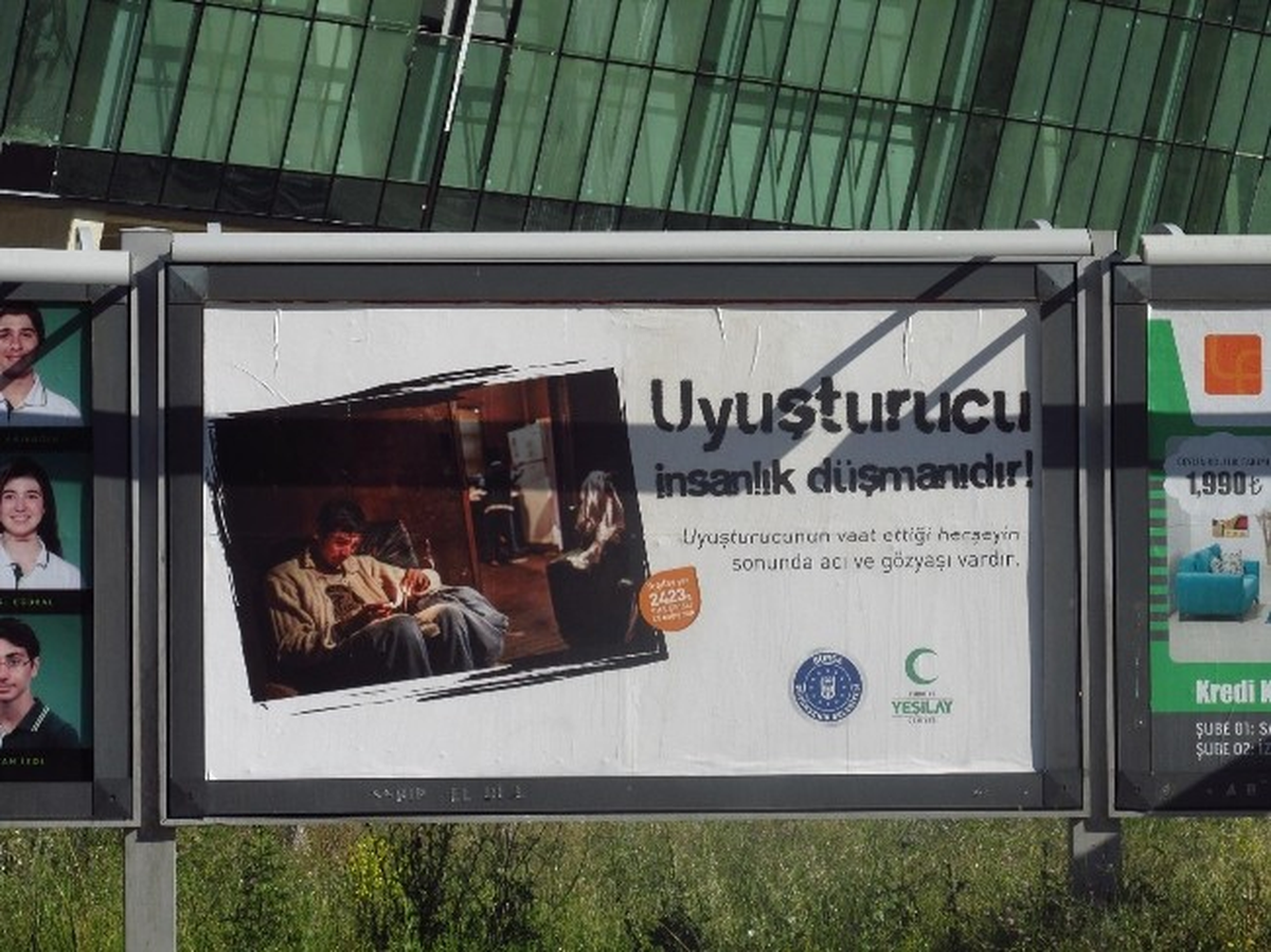 Yeşilay\'dan Uyuşturucu Afişi