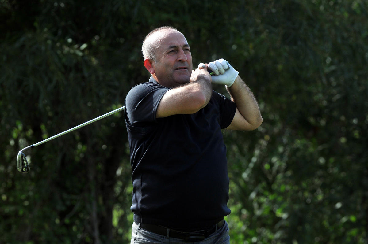 AB Bakanı Çavuşoğlu Golf Oynadı