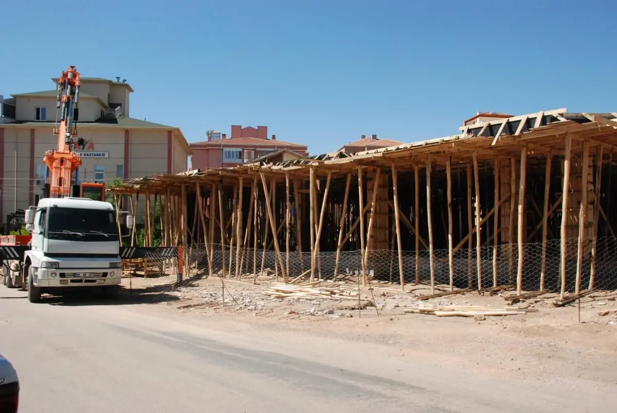 İnşaattan Düşen İşçi Yaralandı