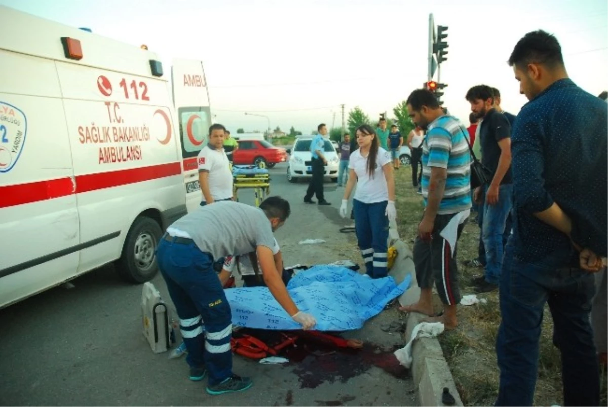 Antalya\'da Trafik Kazası: 1 Ölü, 3 Yaralı
