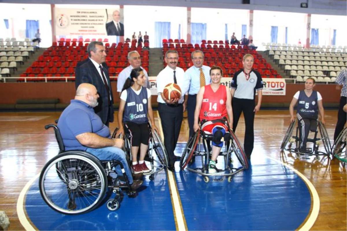 Bayanlar Tekerlekli Basketbol Şampiyonası Gaziantep\'te Başladı
