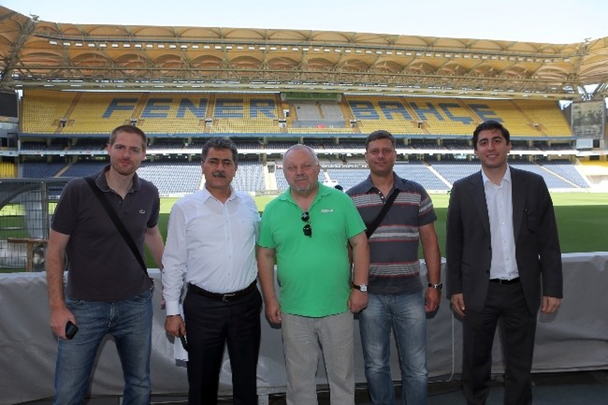 Çek Cumhuriyeti Heyeti Şükrü Saracoğlu Stadı\'nı Gezdi