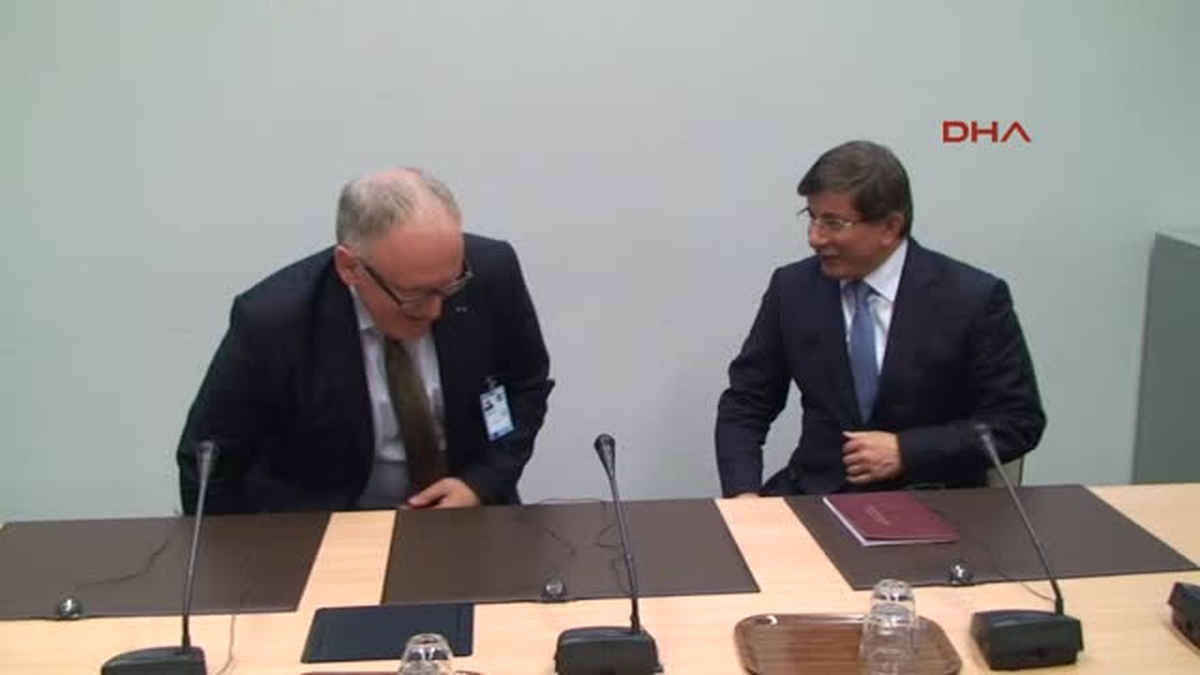 Davutoğlu İkili Görüşmelerde Bulundu