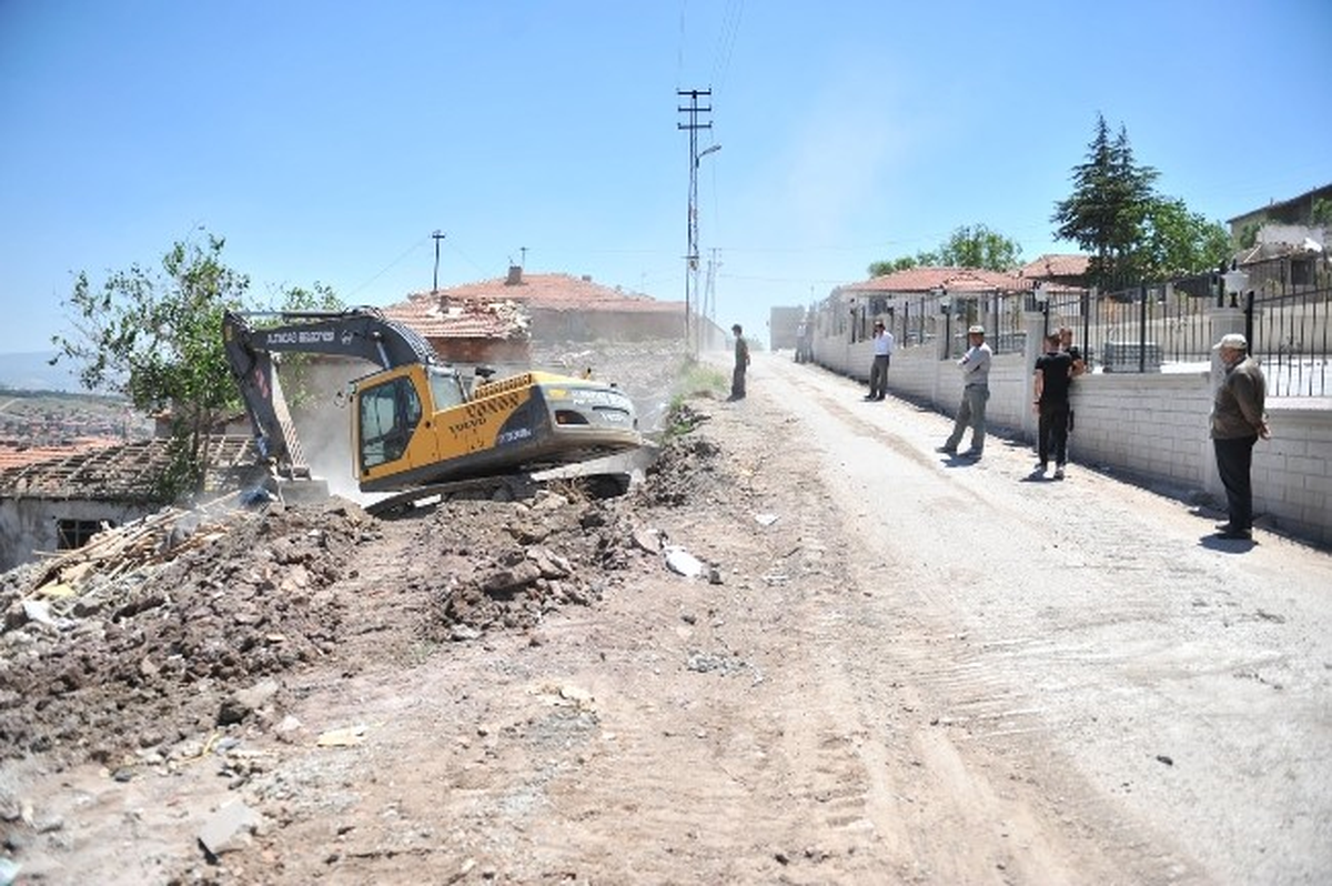 Doğantepe ve Başpınar\'da Yıkımlar Hızlandı