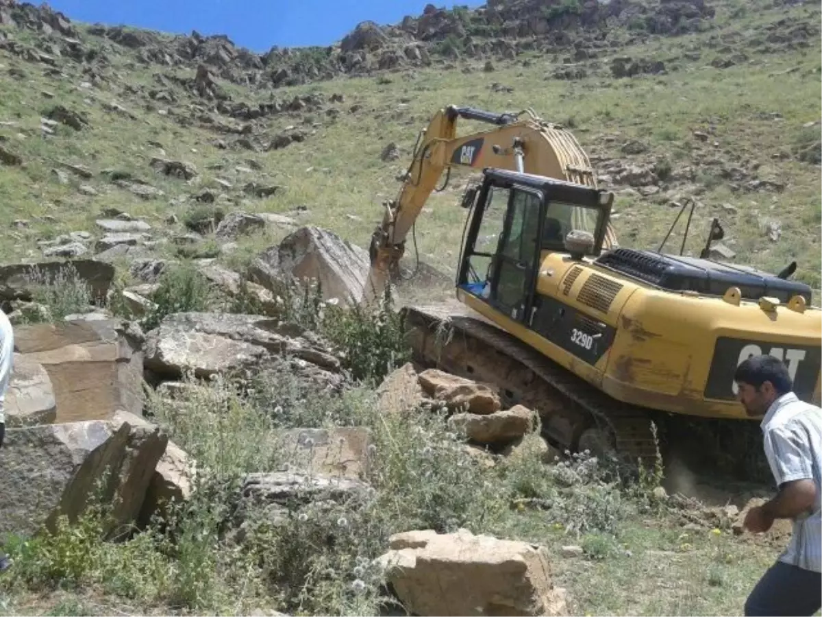 Hakkari İl Genel Meclisi Üyeleri Yol Çalışmalarını Denetledi