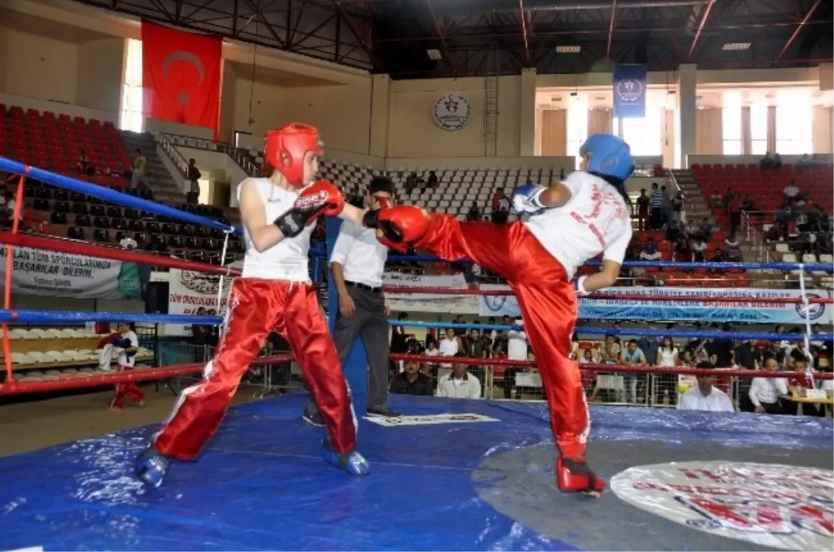 Kickboks Şampiyonasını Orhan Ayhan da İzledi