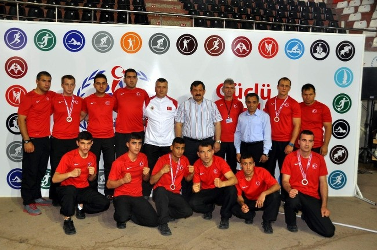 Kickboks Şampiyonasının \'Altın\' Takımı Türk Silahlı Kuvvetleri.