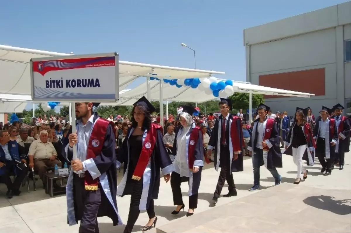 Lapseki Meslek Yüksek Okulunda Mezuniyet Coşkusu