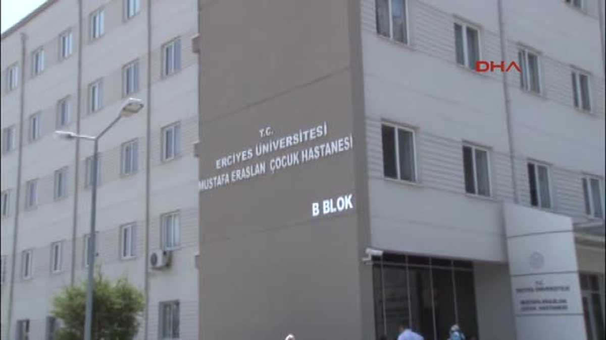 Pramatüre Bebeğin Kalbi Ameliyatsız Kapatıldı
