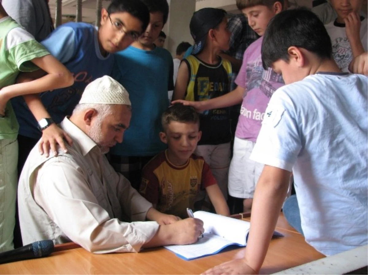 Ramazan\'da Camide 5 Vakit Namaz Kılan Çocuklar Ödüllendirilecek