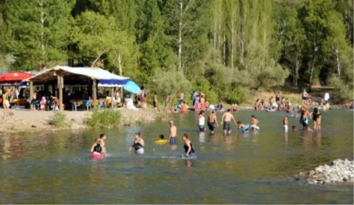 Sakarya, Plajlarıyla Turistlerin Akınına Uğruyor