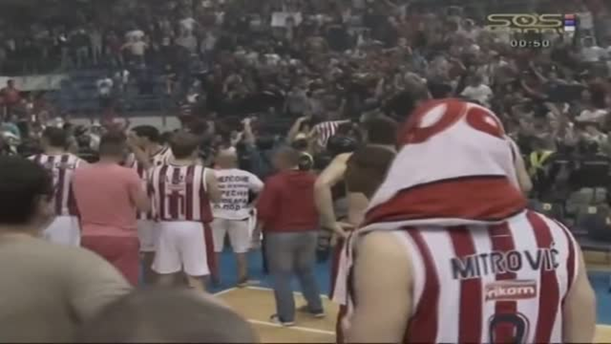 Şampiyon Olamayan Kızılyıldız\'ın Taraftarı Kupayı Çaldı