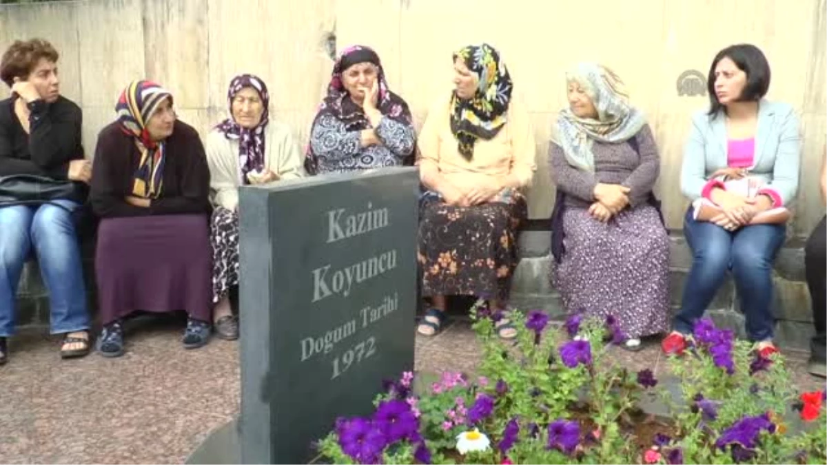 Sanatçı Kazım Koyuncu, mezarı başında anıldı -