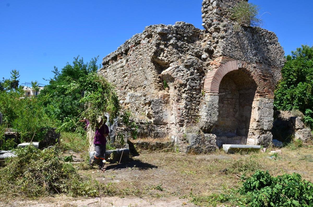 Side\'de Tarih Eserler Temizleniyor