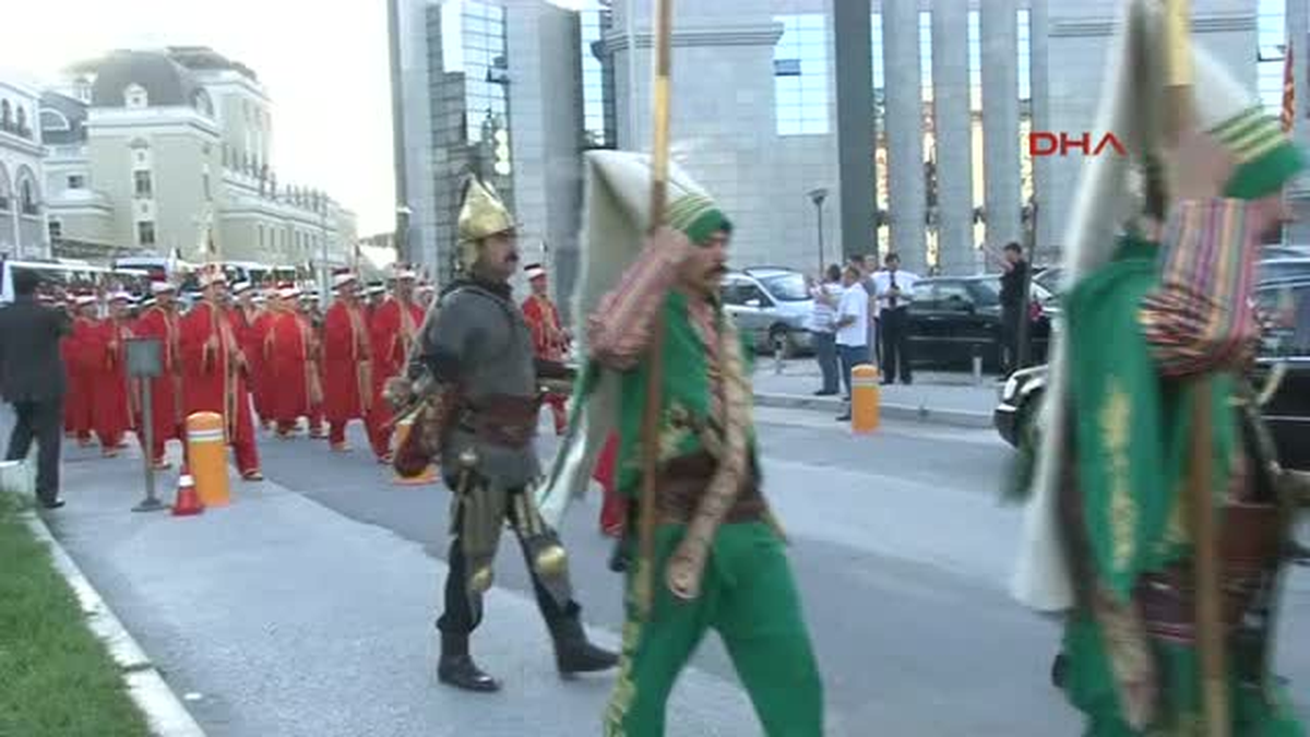 Türk Silahlı Kuvvetleri Mehteran Birliği ve Makedonya Cumhuriyeti Ordusu Bandosu Atatürk\'ün...