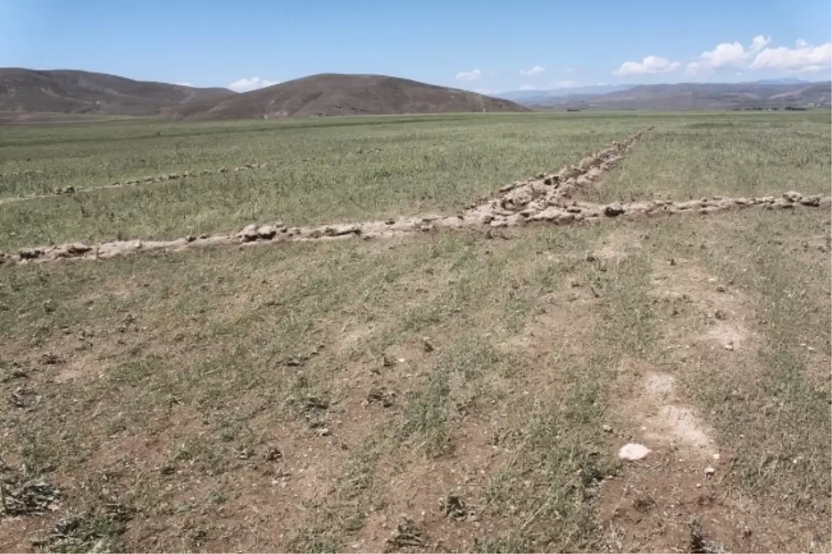 Ağrı\'da Dolu Yağışı Tarım Arazilerine Zarar Verdi