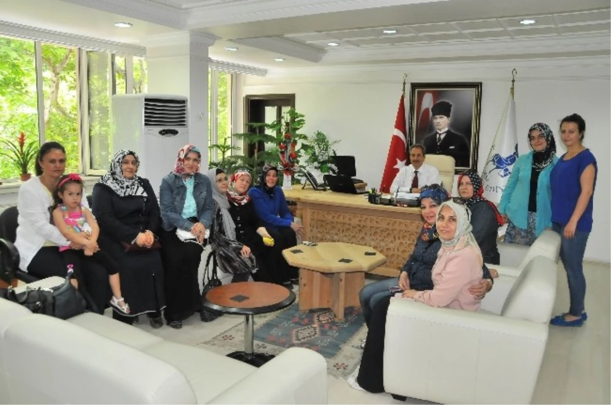 AK Parti Kadın Kollarından Başkan Akkaya\'ya Ziyaret