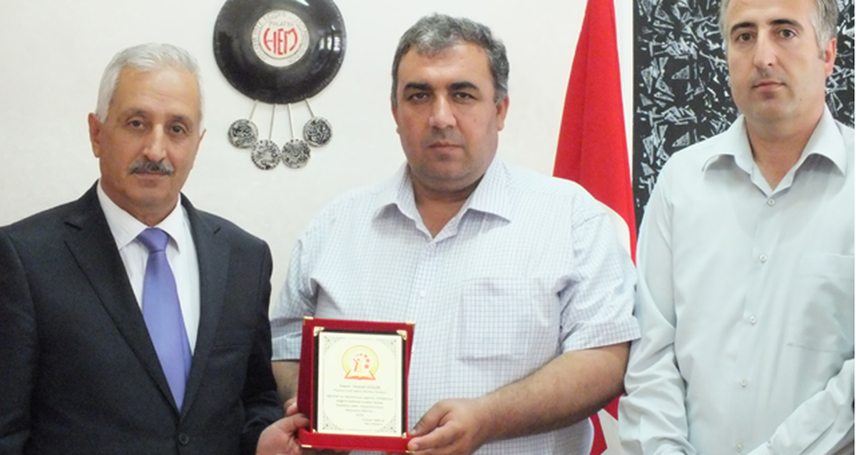 Başarılı Gençlerden Yeşilyurt Hem\'e Teşekkür Ziyareti