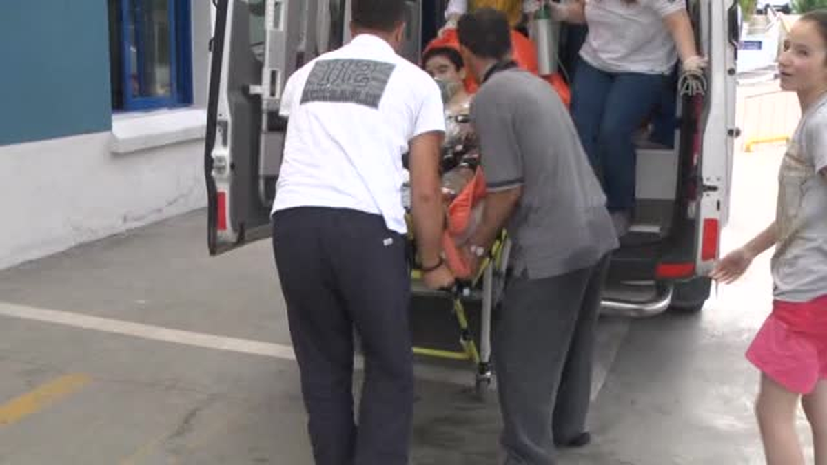 Boğulma tehlikesi geçiren ikizleri vatandaşlar kurtardı -