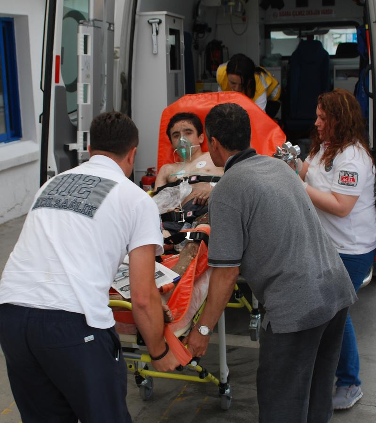 Boğulma Tehlikesi Geçiren İkizleri Vatandaşlar Kurtardı