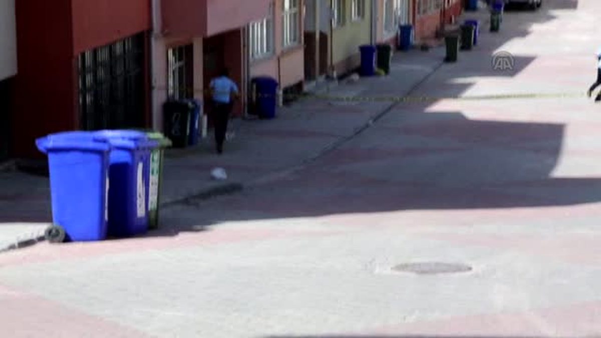 Bomba şüphesine rağmen otomobilinden vazgeçmedi -