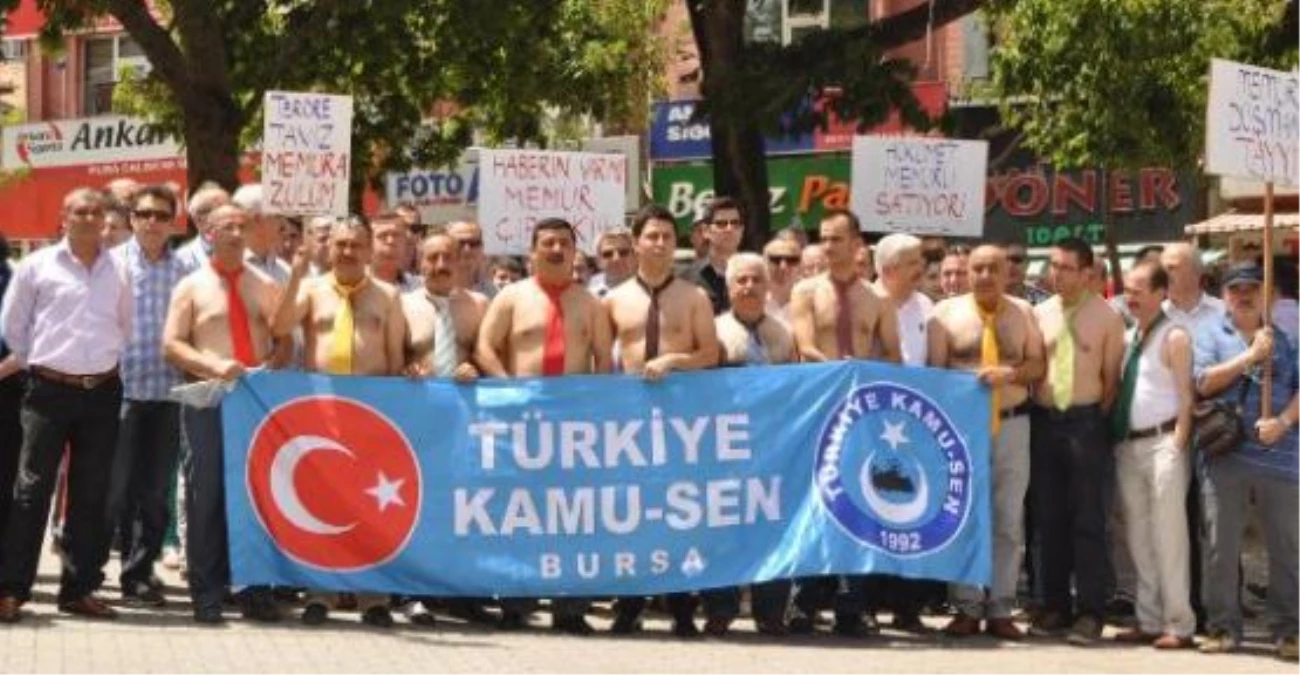 Bursa\'da Memurlardan Yarı Çıplak Eylem