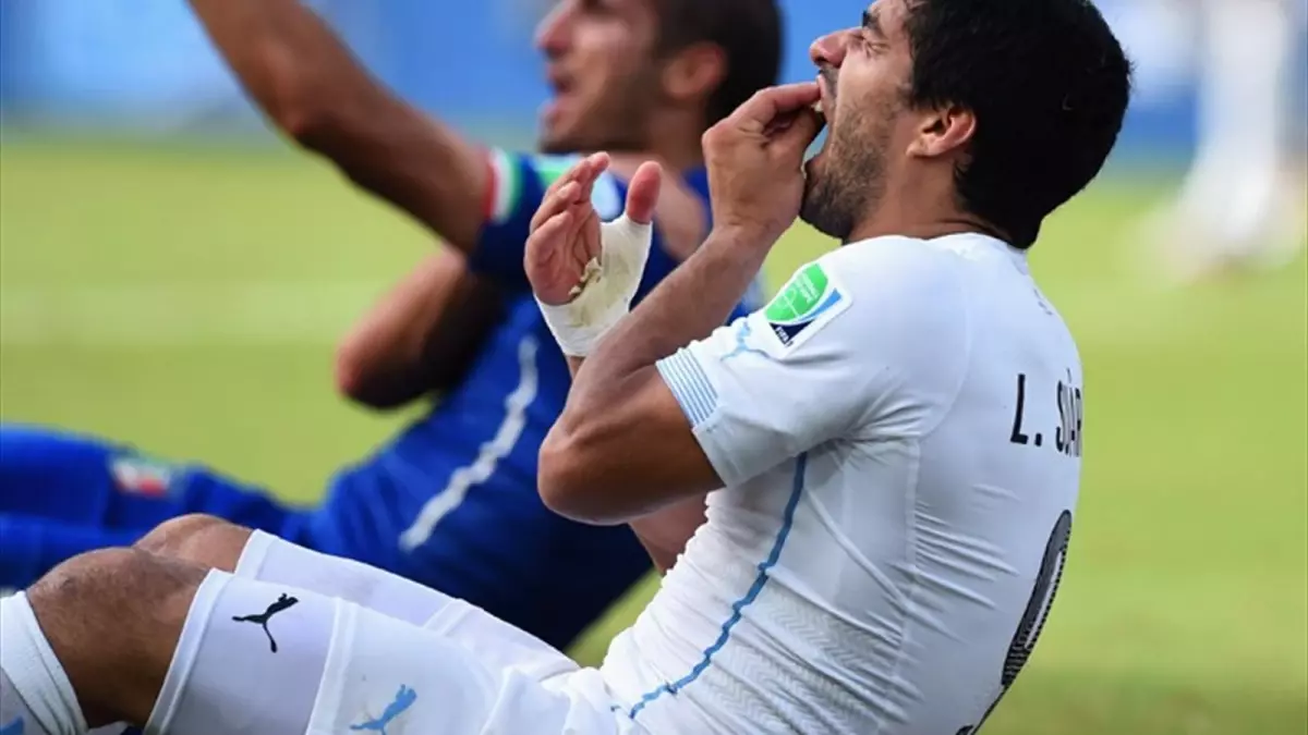 Chiellini, Suarez\'le Dalga Geçti