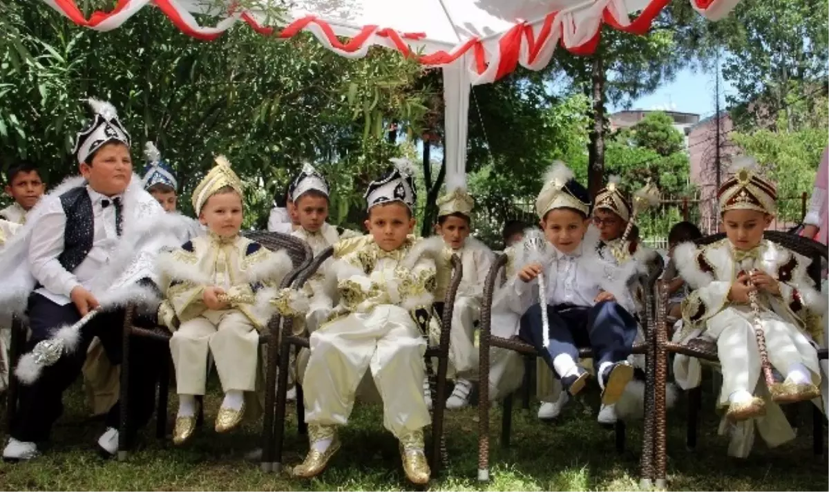 Çocuk Yuvasında Sünnet Şöleni