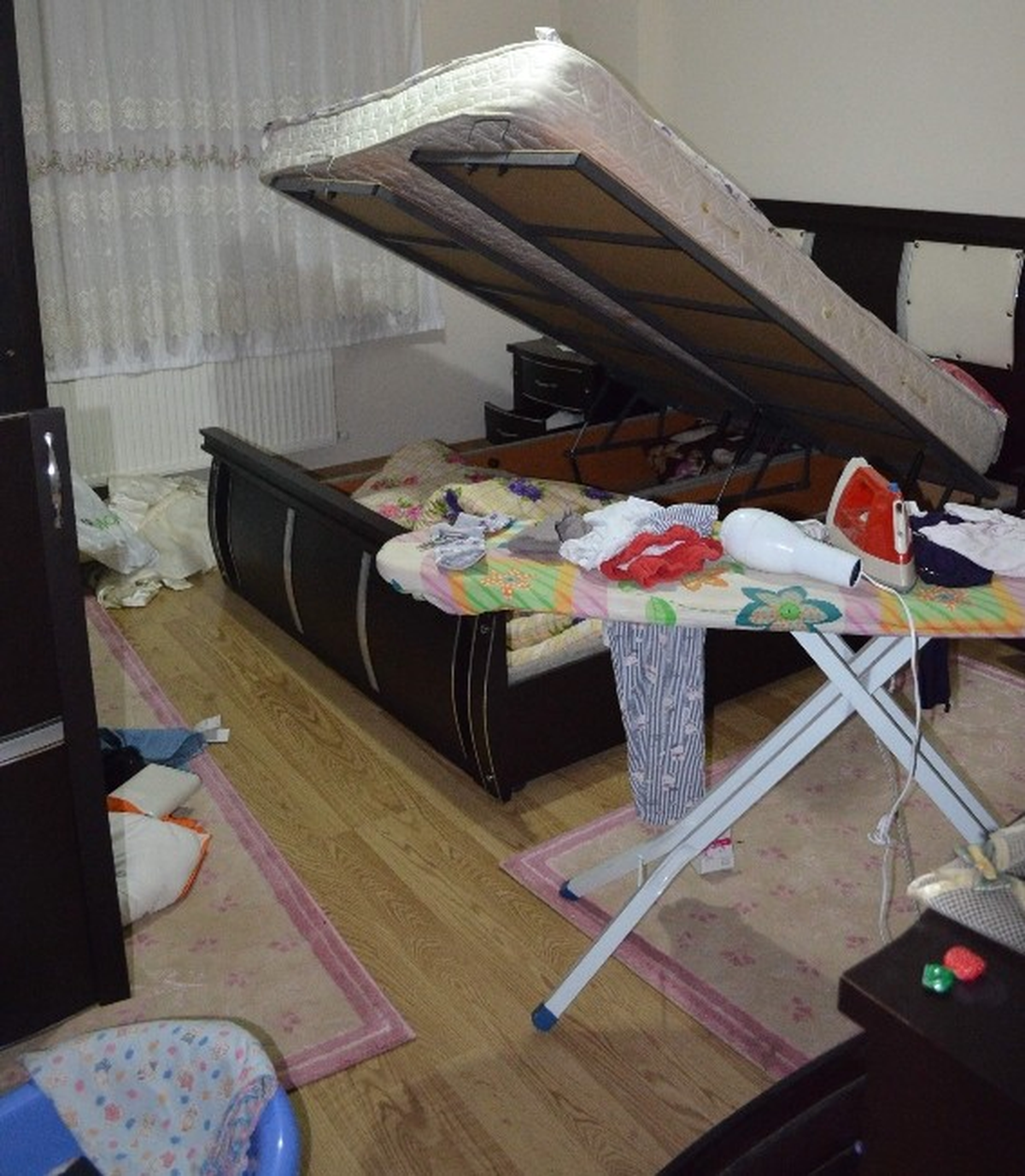 Aydın\'da Hırsızlar Çalacak Şey Bulamayınca Evi Talan Etti