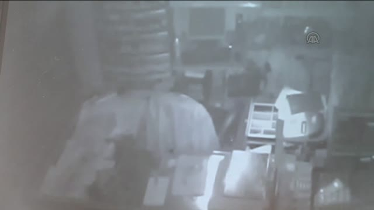 Hırsızlık Anı Güvenlik Kamerasında