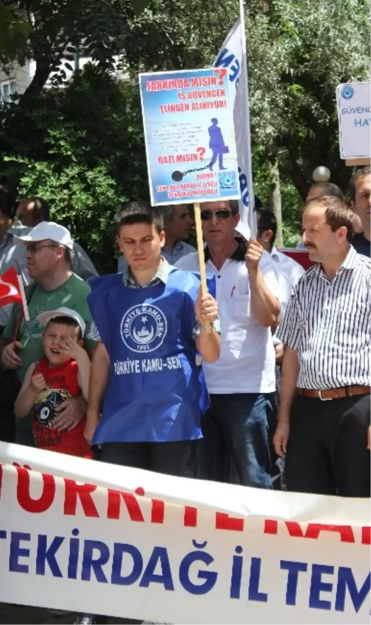 Kamu-Sen Tekirdağ İl Temsilciliği Torba Yasayı Protesto Etti