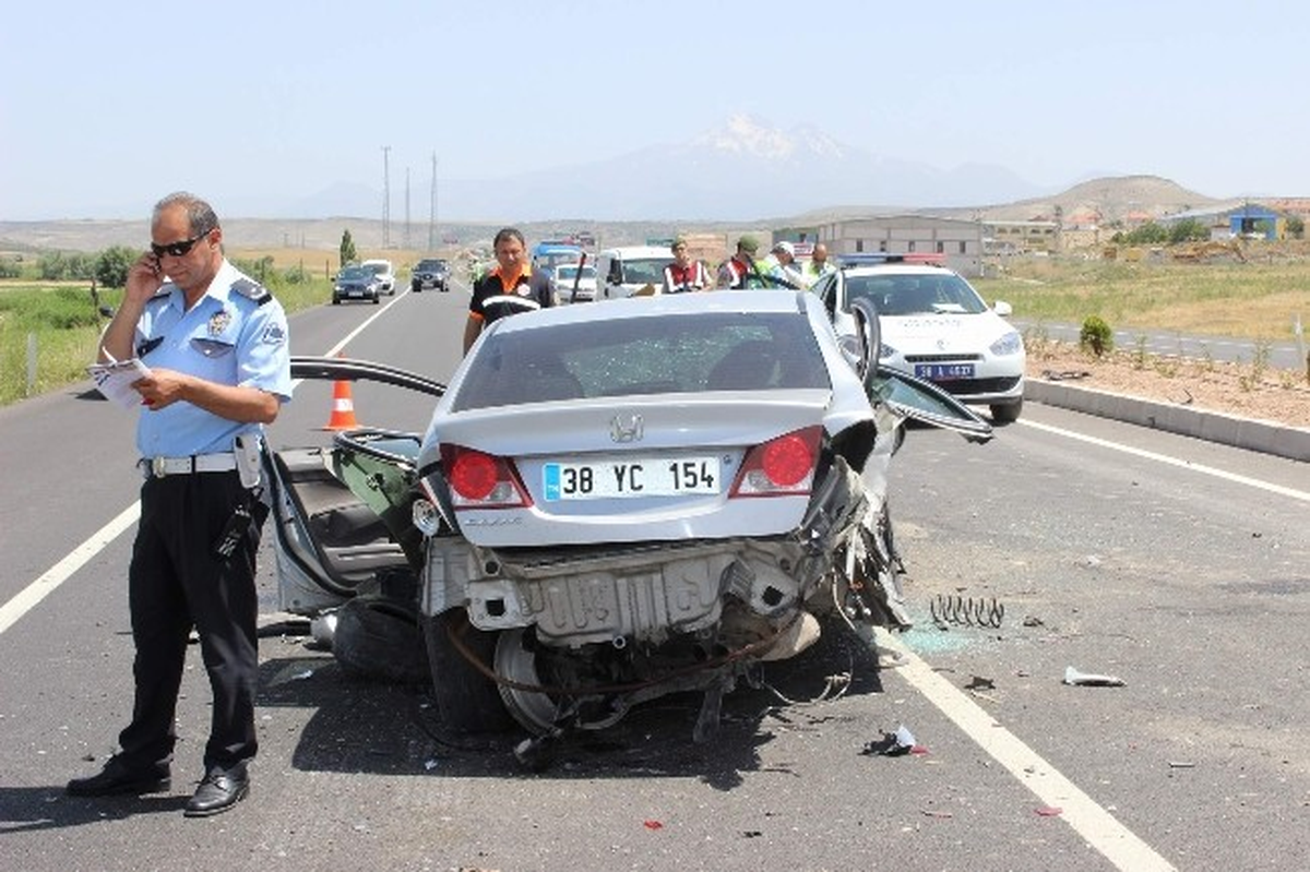 Kayseri\'de 3 Aracın Karıştığı Kazada 7 Kişi Yaralandı