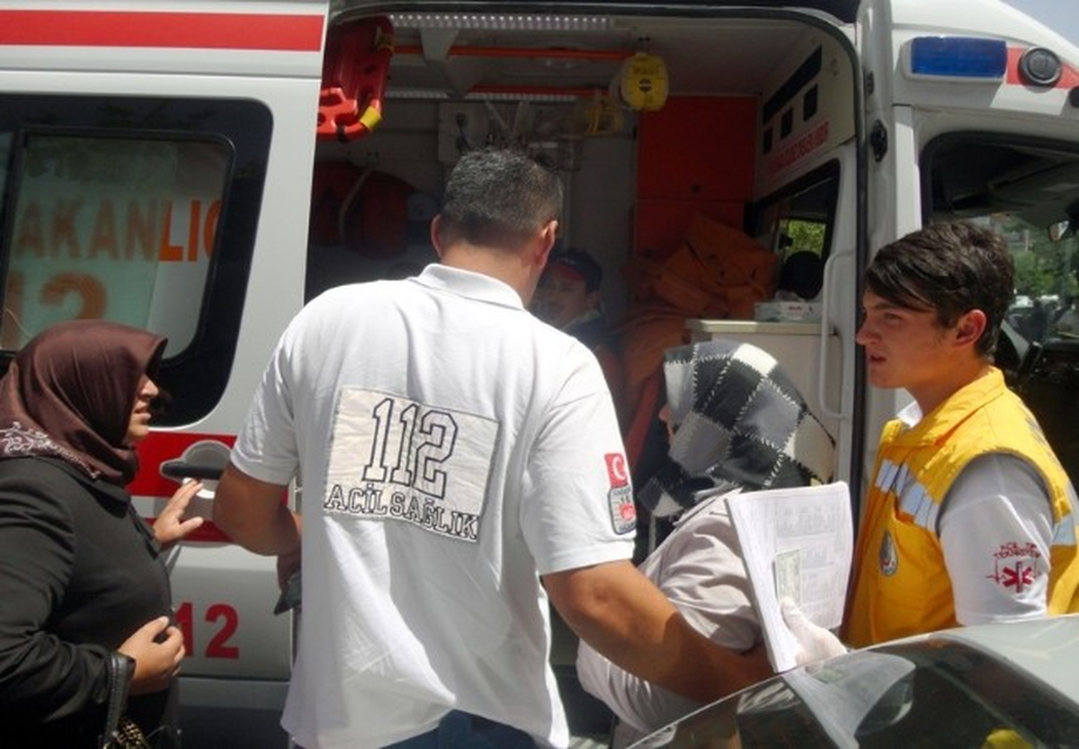 Kaza Yapan Kuryenin Oğlu Olmadığına Ambulansın İçerisine Bakarak İkna Oldu