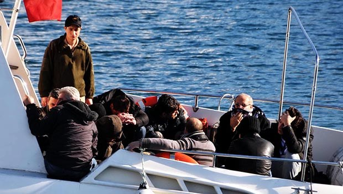 Ayvacık\'ta Küçükkuyu Açıklarında 32 Kaçak Yakalandı