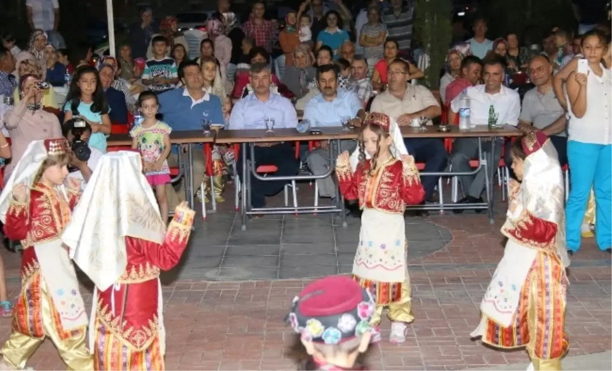 Saruhanlı\'da 3. Geleneksel Halk Oyunları Şenliği Yapıldı