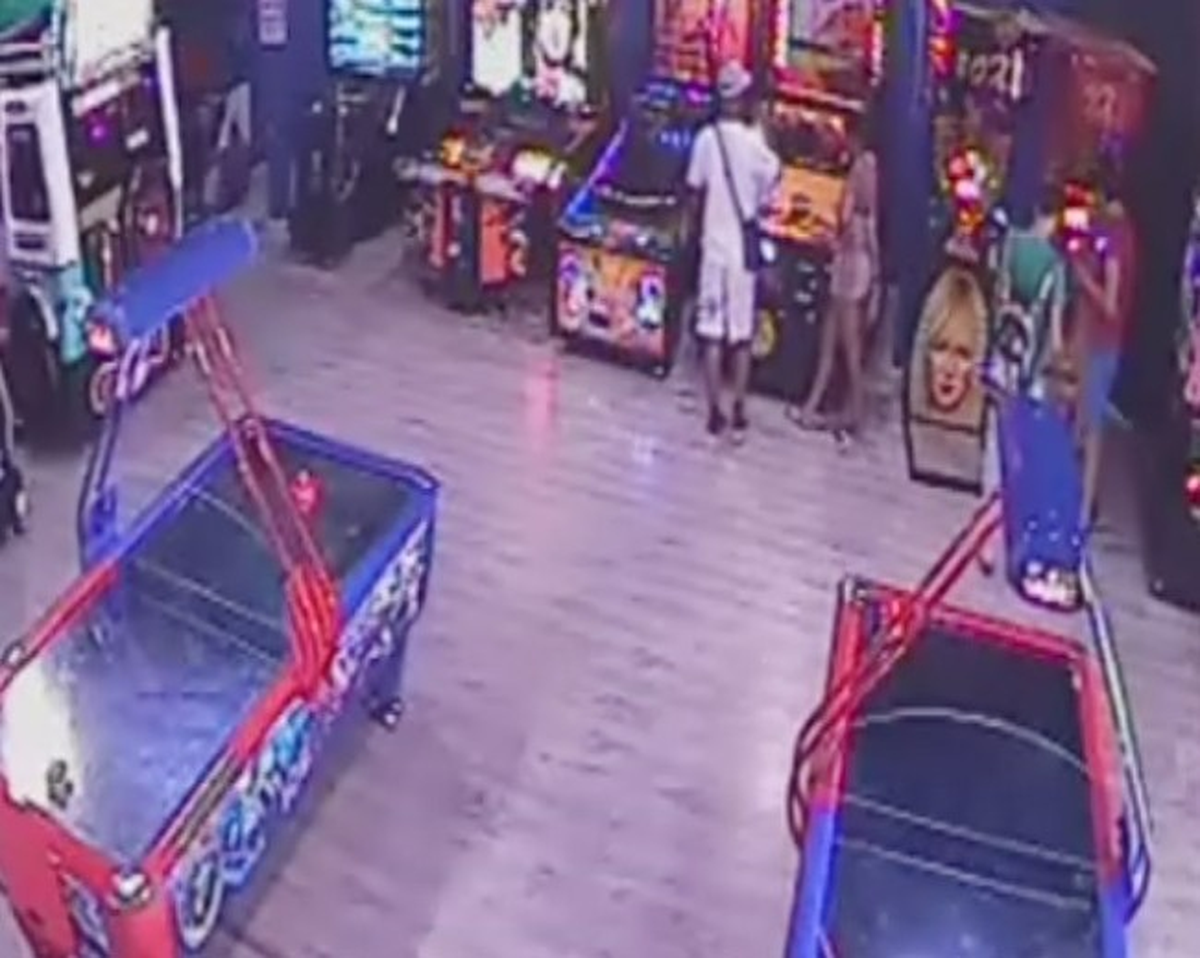 Marmaris\'te Turist Çift Telefon Çaldı