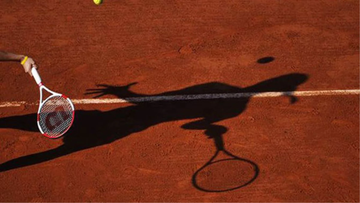 Wimbledon\'da Favori Raketler Yoluna Devam Etti