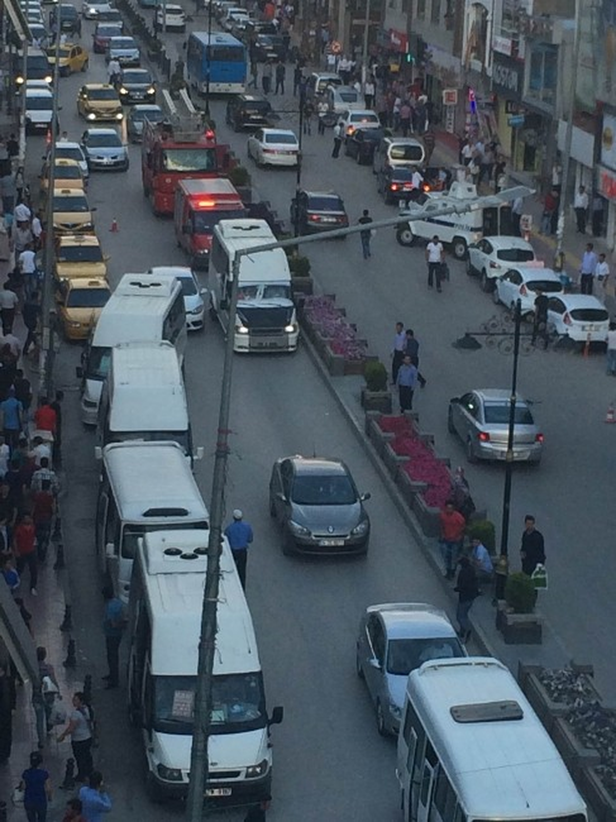 Yangına Giden İtfaiye Araçları Trafiğe Takıldı