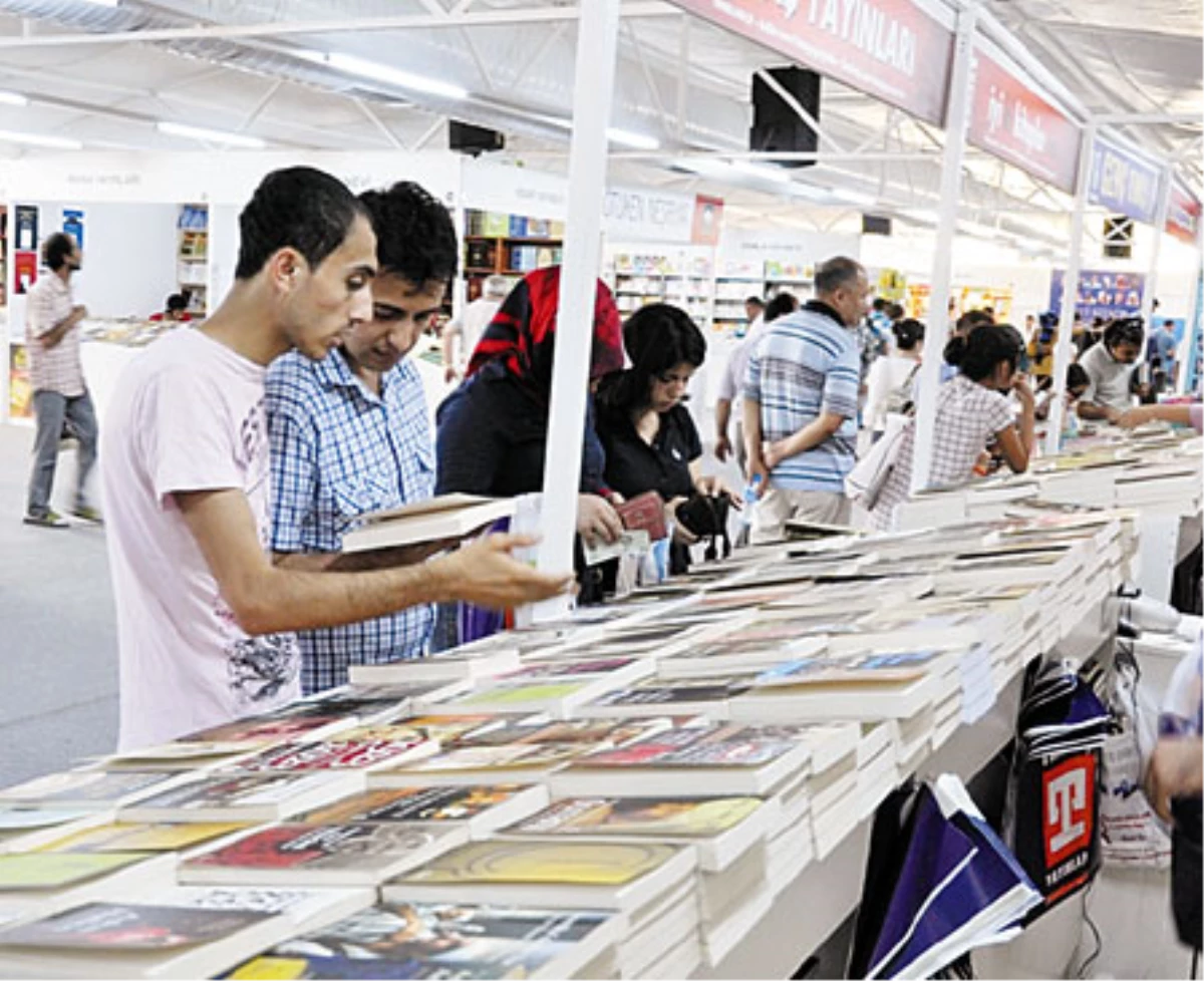 İstanbul\'da 33. Türkiye Kitap ve Kültür Fuarı Açıldı
